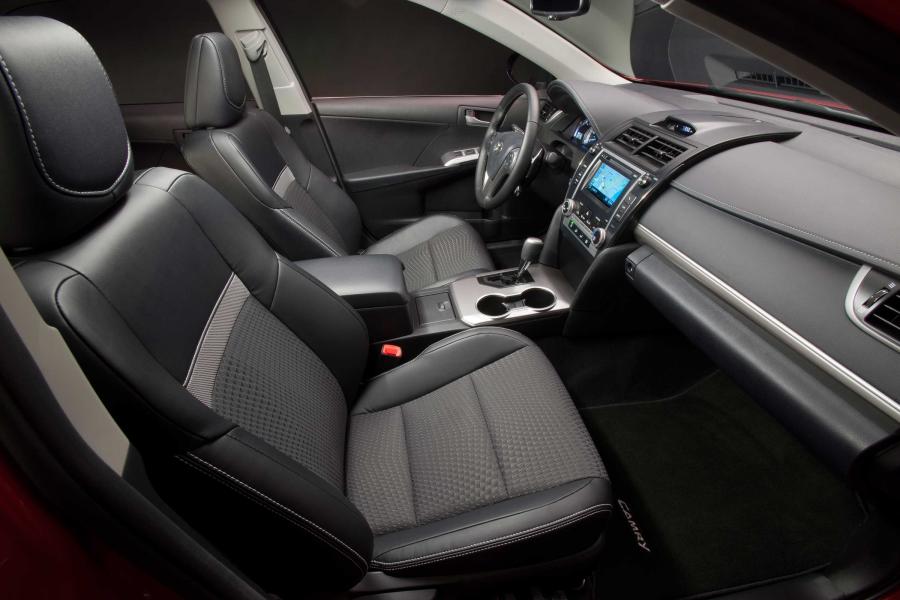  Toyota Camry SE 2012 года  (фото 39 из 48)